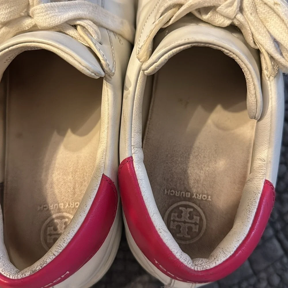 Tory Burch lace up sneaker size 9M